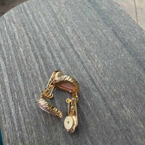 Wedgwood Pink Jasperware Cameo Heart Shaped Earrings - Picture 4 of 5